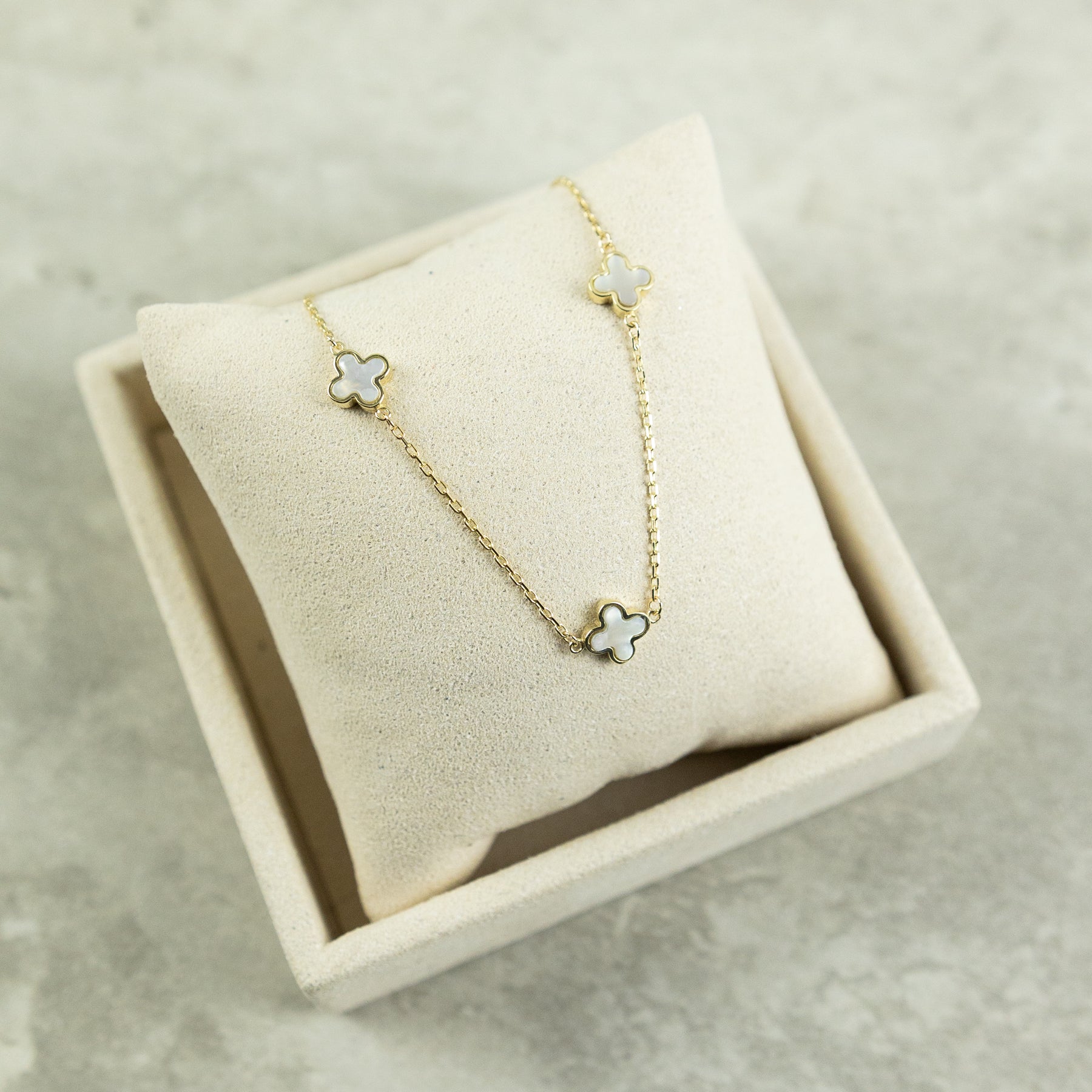 Designer Inspired 9ct Yellow Gold 3 Mother Of Pearl Petal Bracelet AVAILABLE AT RR JEWELLERS YARM