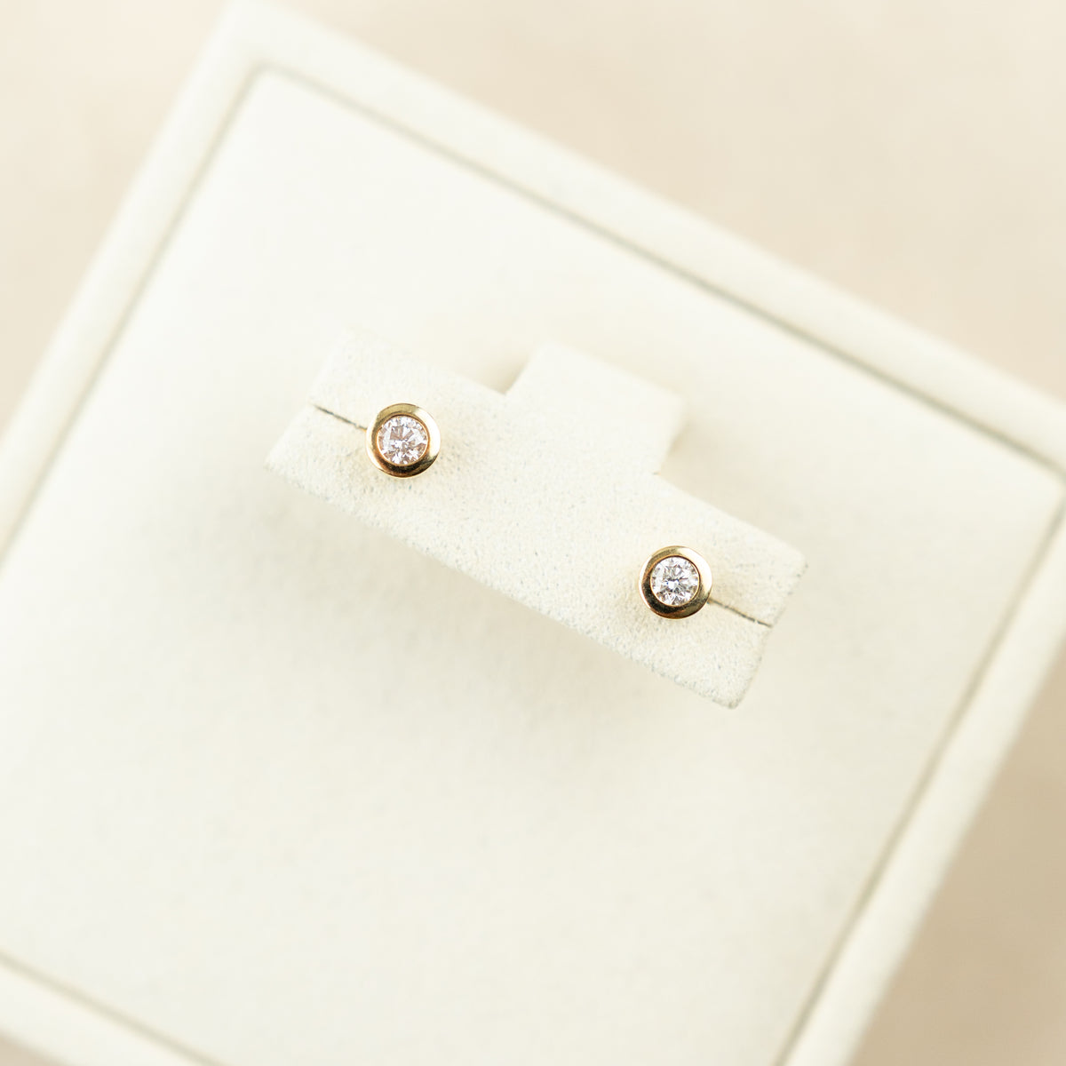 9ct yellow gold round 0.25cttw diamond bezel set stud earrings