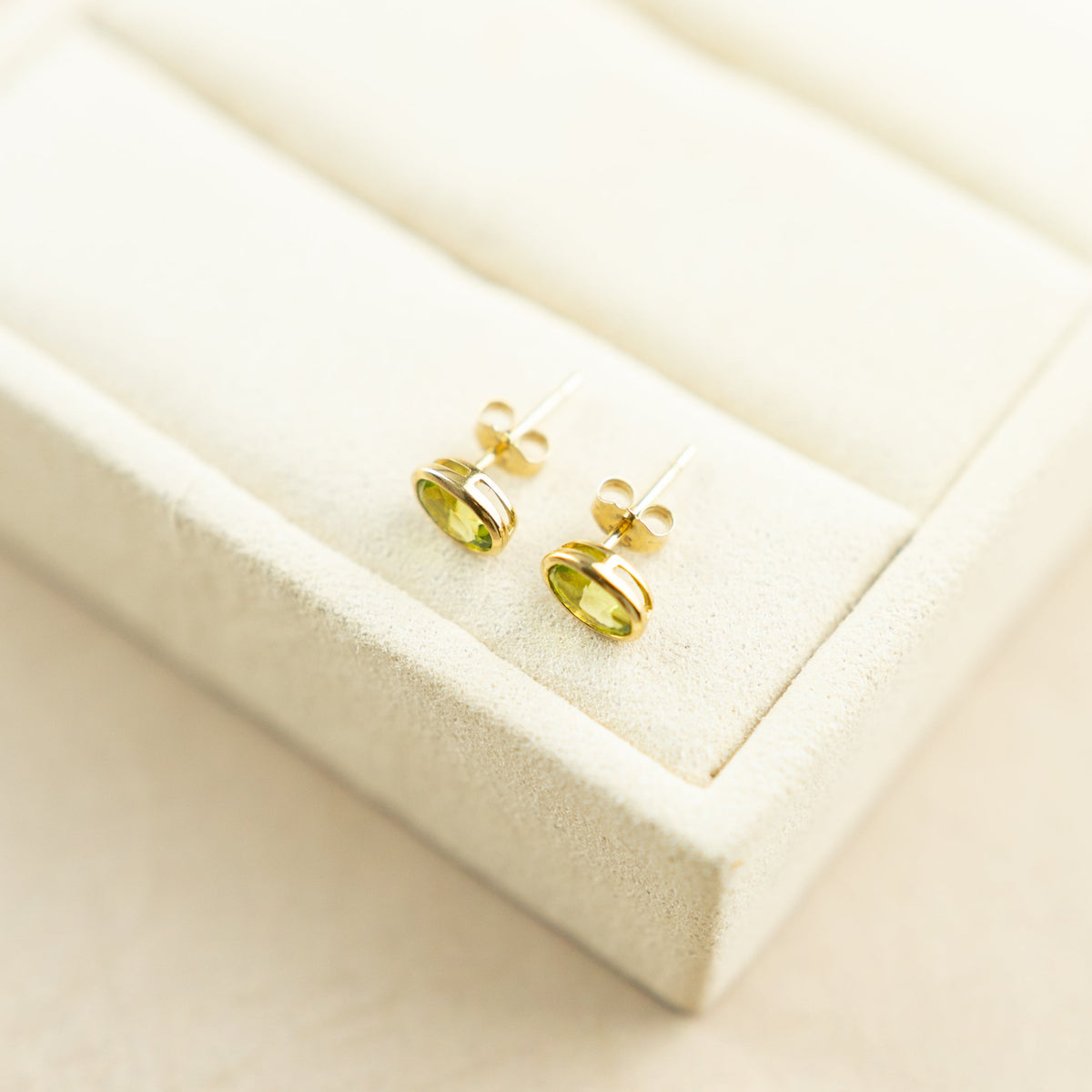 9 Karat Yellow Gold Smooth Bevel Oval Peridot Studs