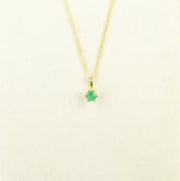 9 Karat Yellow Gold Round Emerald Claw Pendant