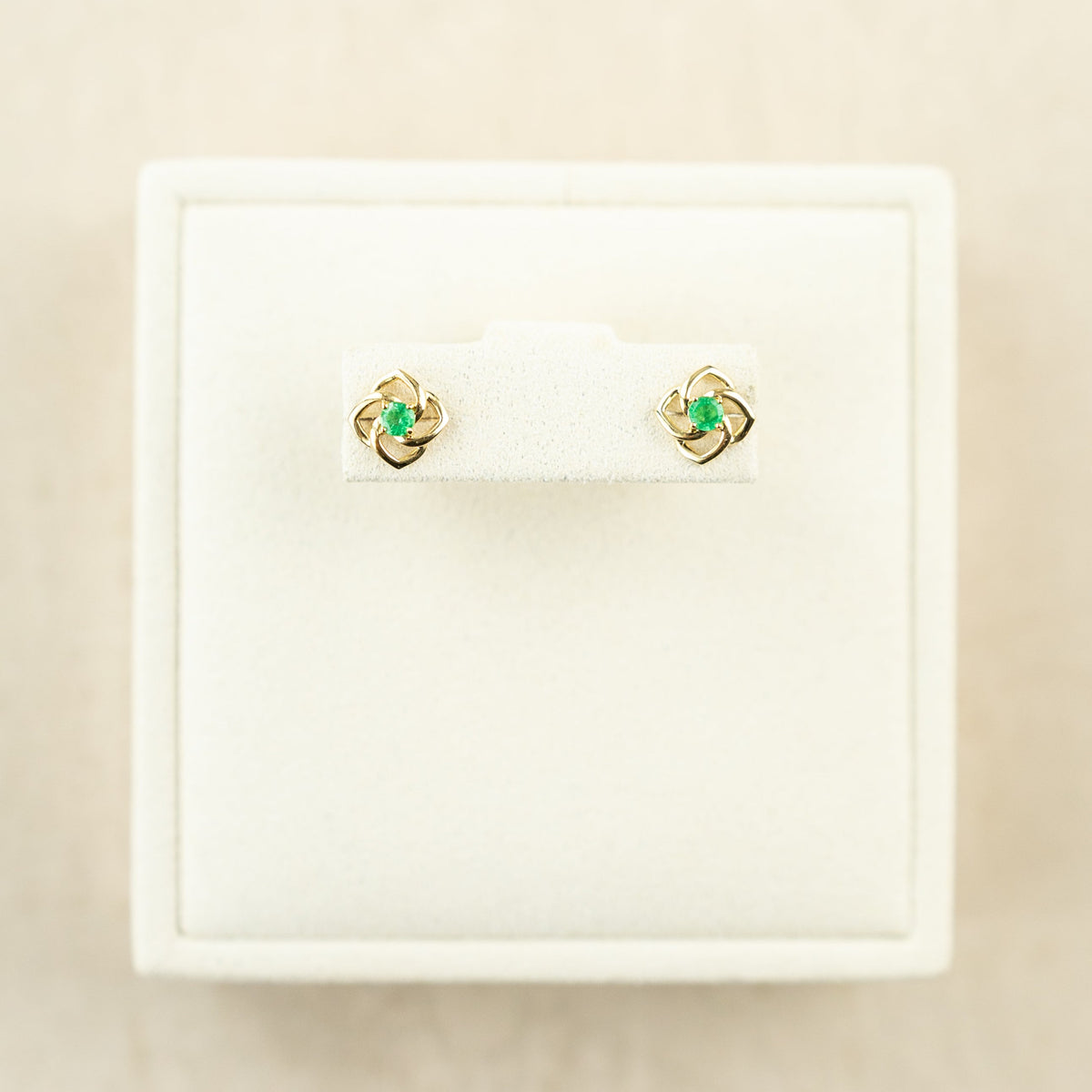 9 Karat Yellow Gold Emerald Open Flower Studs