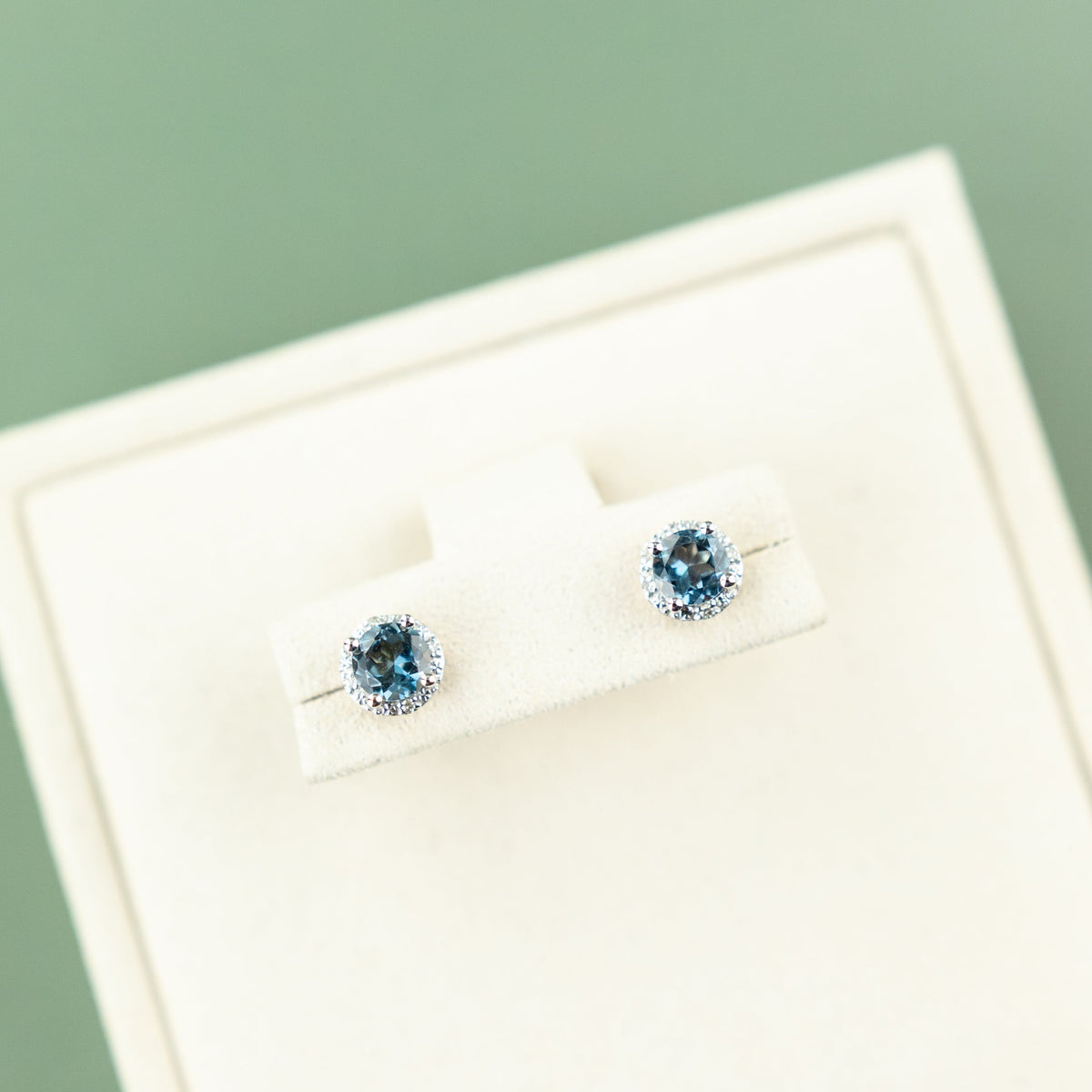 9 Karat Rose Gold Brilliant Round London Blue Topaz Studs