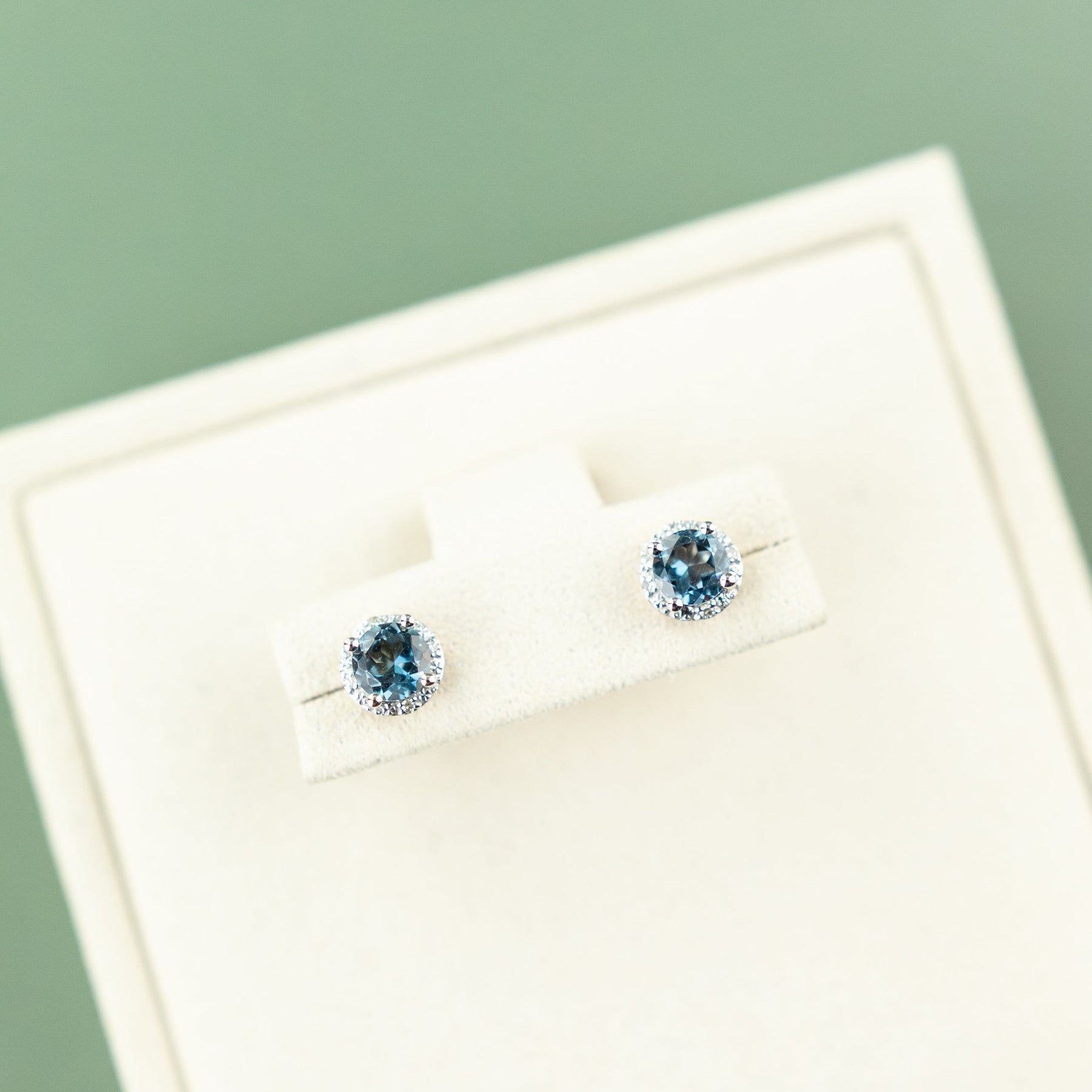 9 Karat Rose Gold Brilliant Round London Blue Topaz Studs