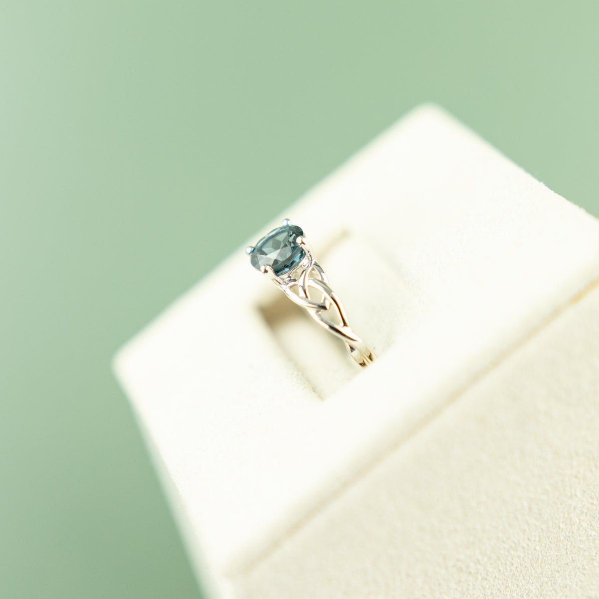 9 Karat White Gold London Blue Topaz Celtic Ring