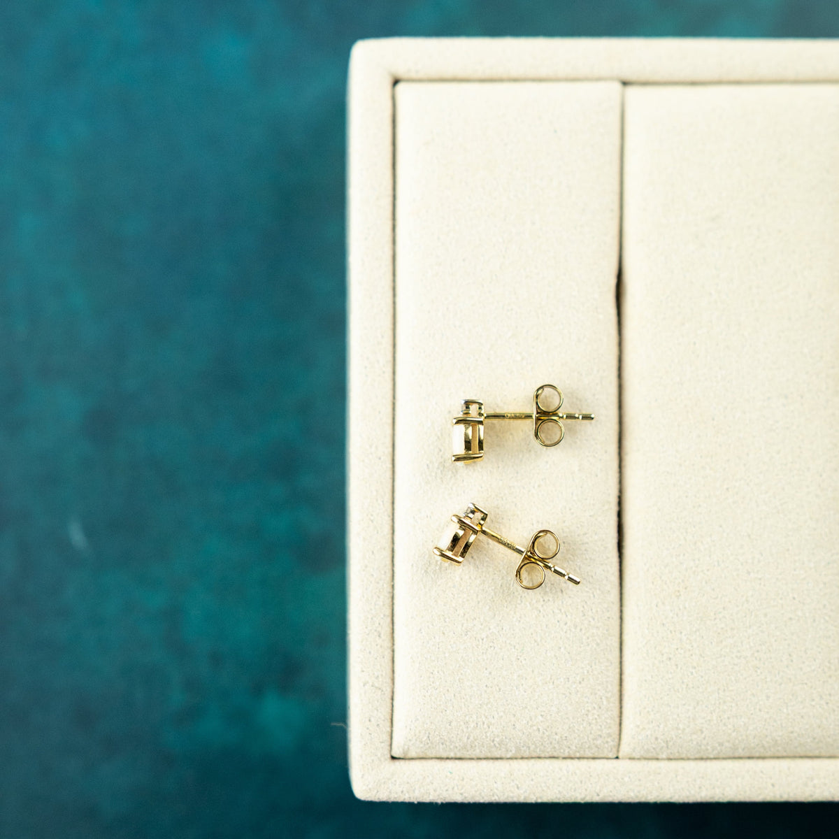 9 Karat Yellow Gold Opal 4 Claw Studs