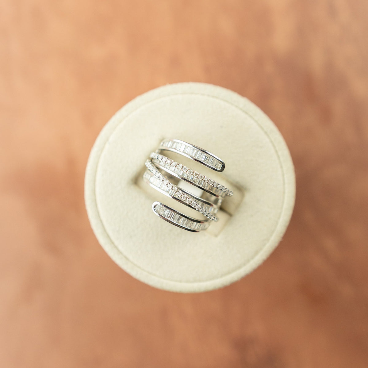 18 Karat White Gold Scatter Row Ring 1.20ct