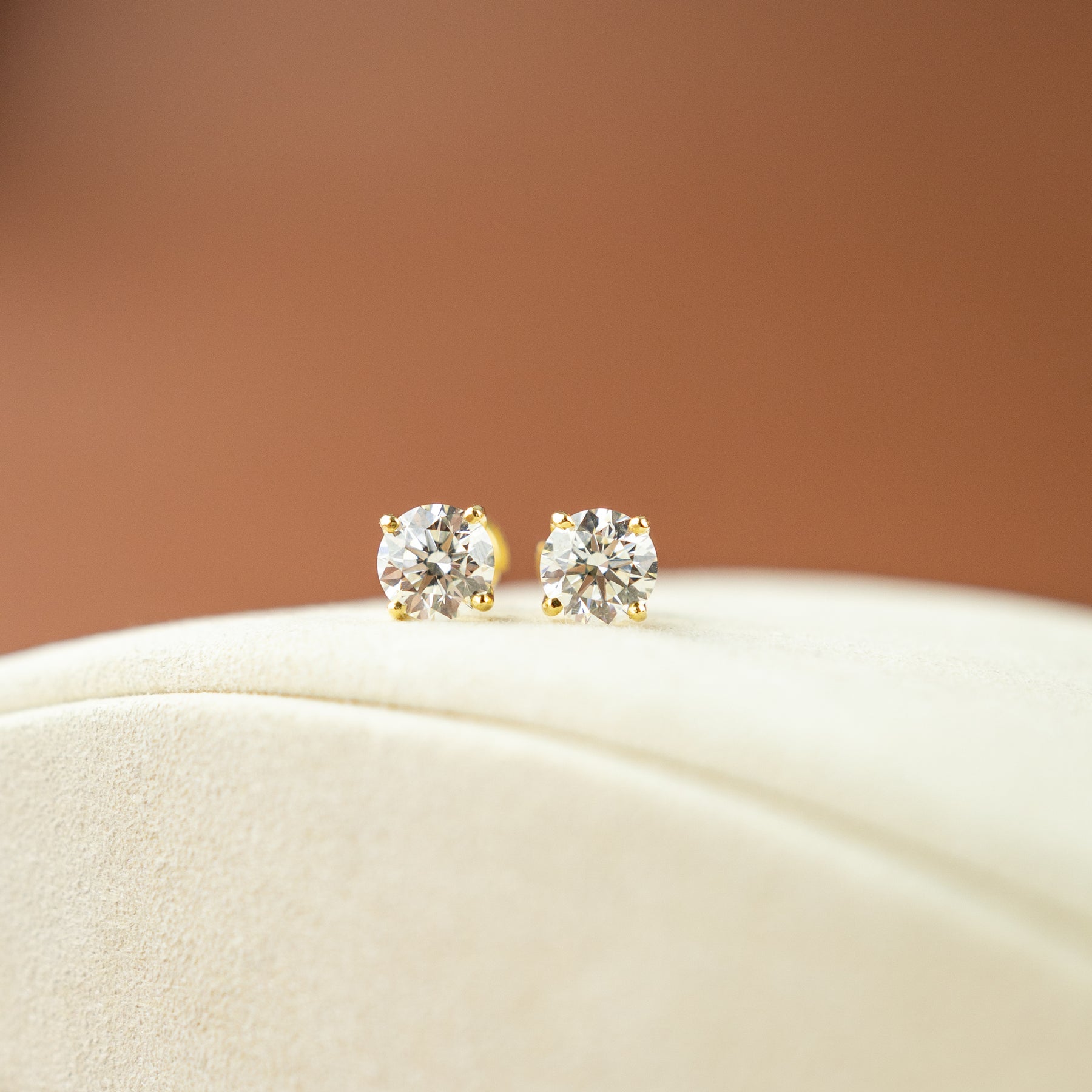 18 Karat Yellow Gold Round Brilliant 4.00ct 4 Claw Stud Earrings