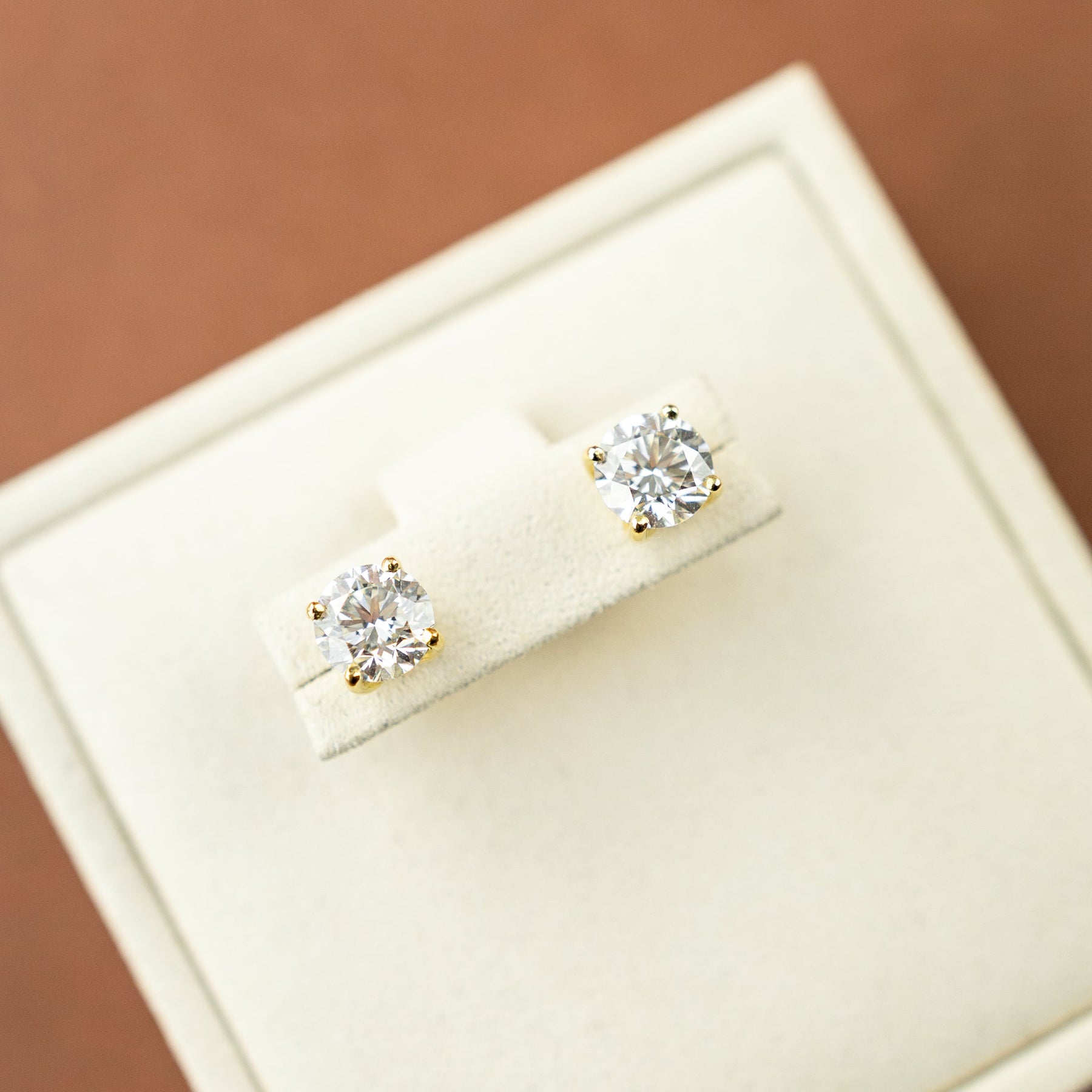 18 Karat Yellow Gold Round Brilliant 4.00ct 4 Claw Stud Earrings