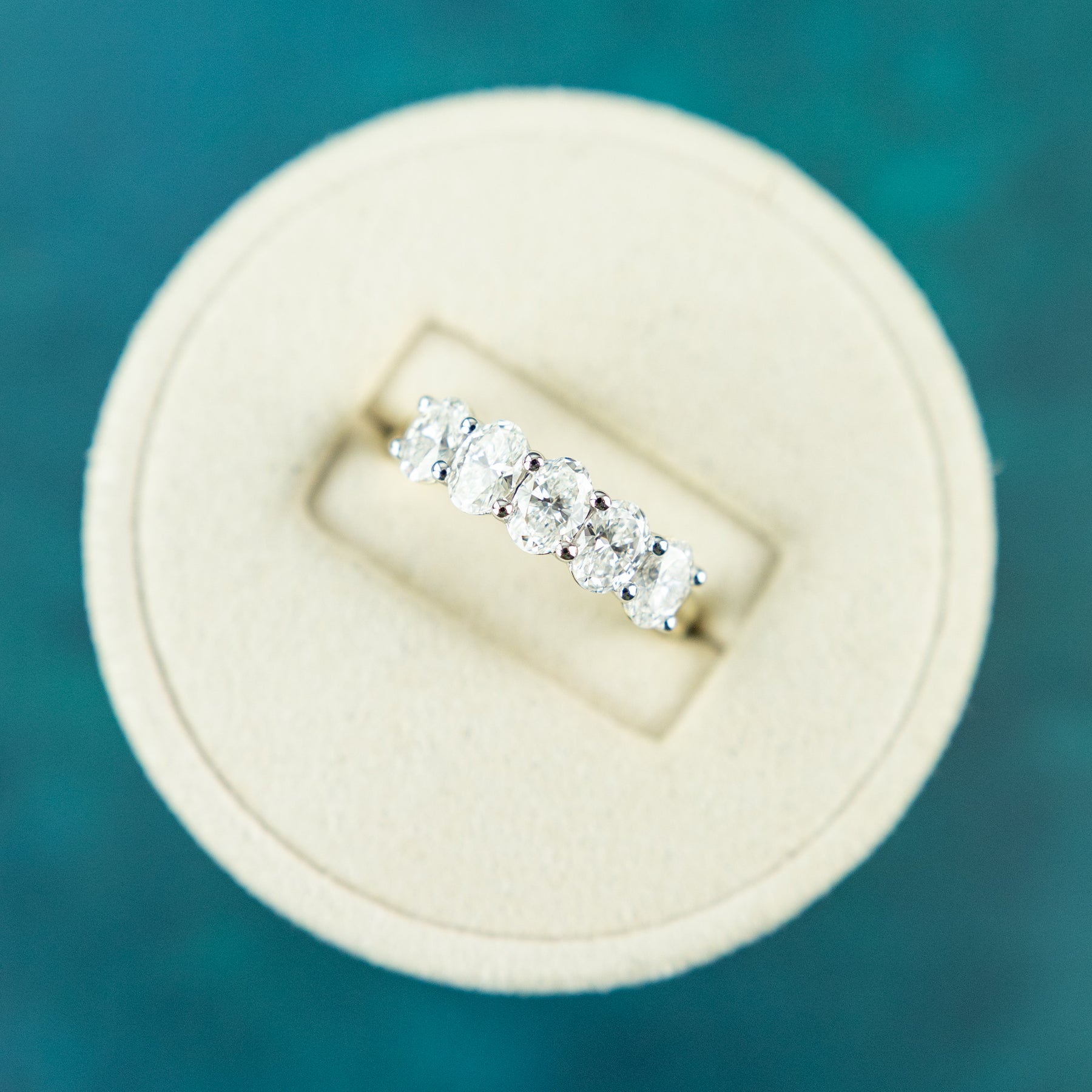 9 Karat Yellow Gold 5 Stone Oval Diamond Eternity Ring with 1.50ct
