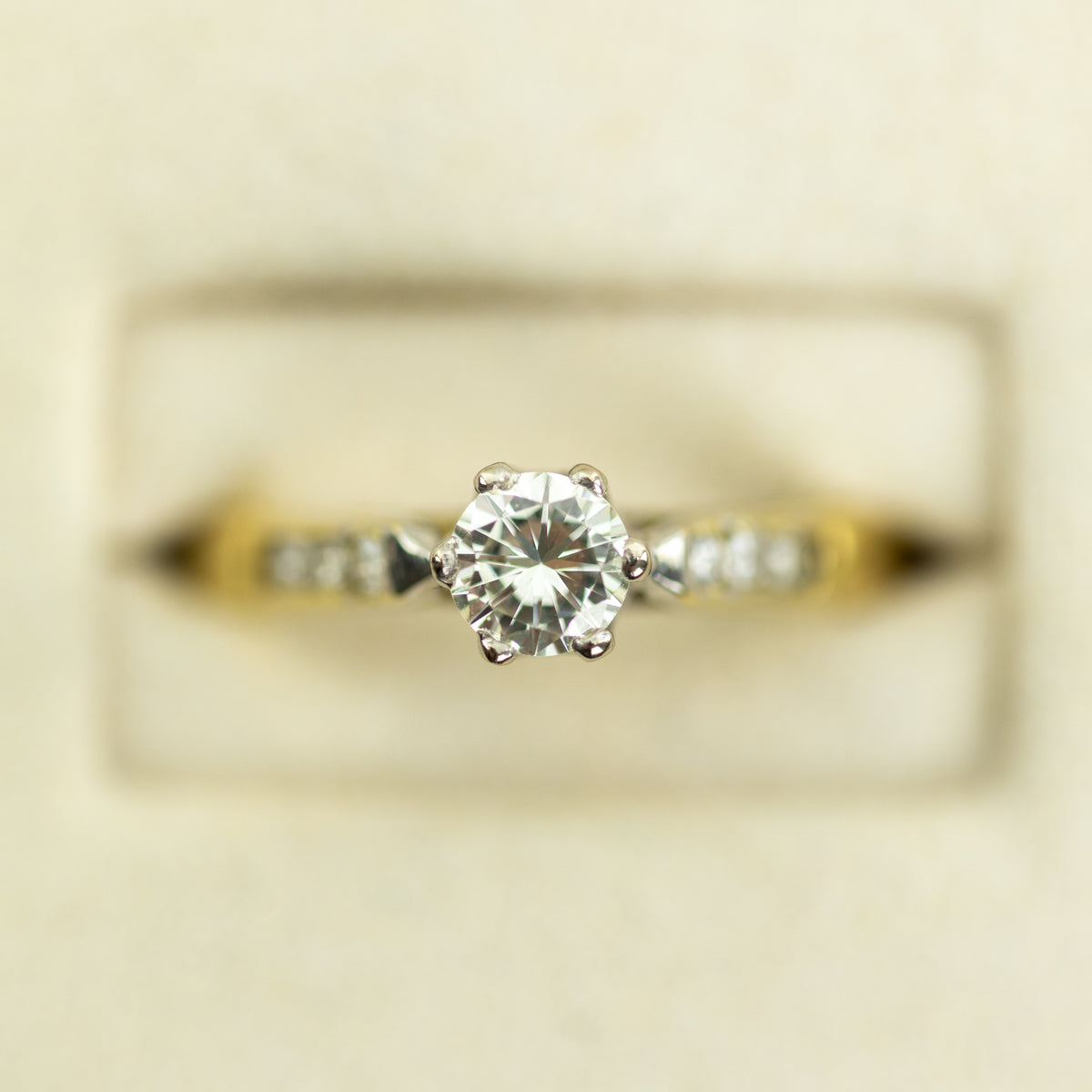 Pre-Loved Solitaire 0.50ct Diamond Ring With Diamond Shoulders 18K Yellow Gold Band