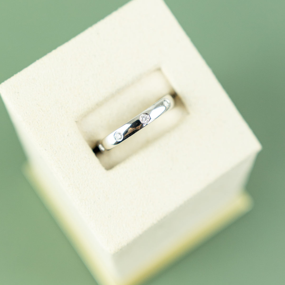 Platinum diamond flush set station ring