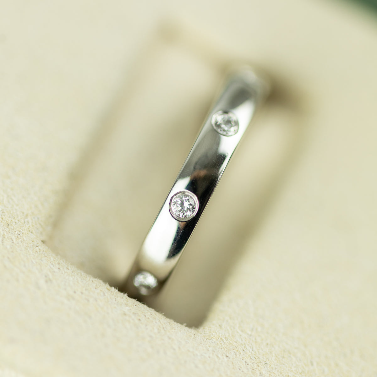 Platinum diamond flush set station ring