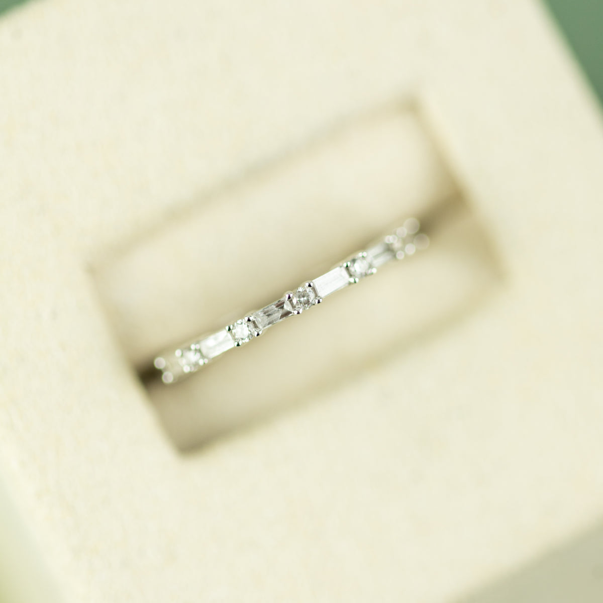 18ct white gold round & baguette diamond stacker ring