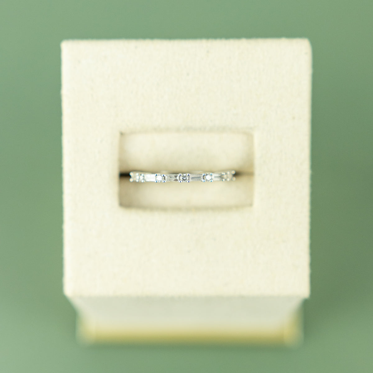 18ct white gold round & baguette diamond stacker ring