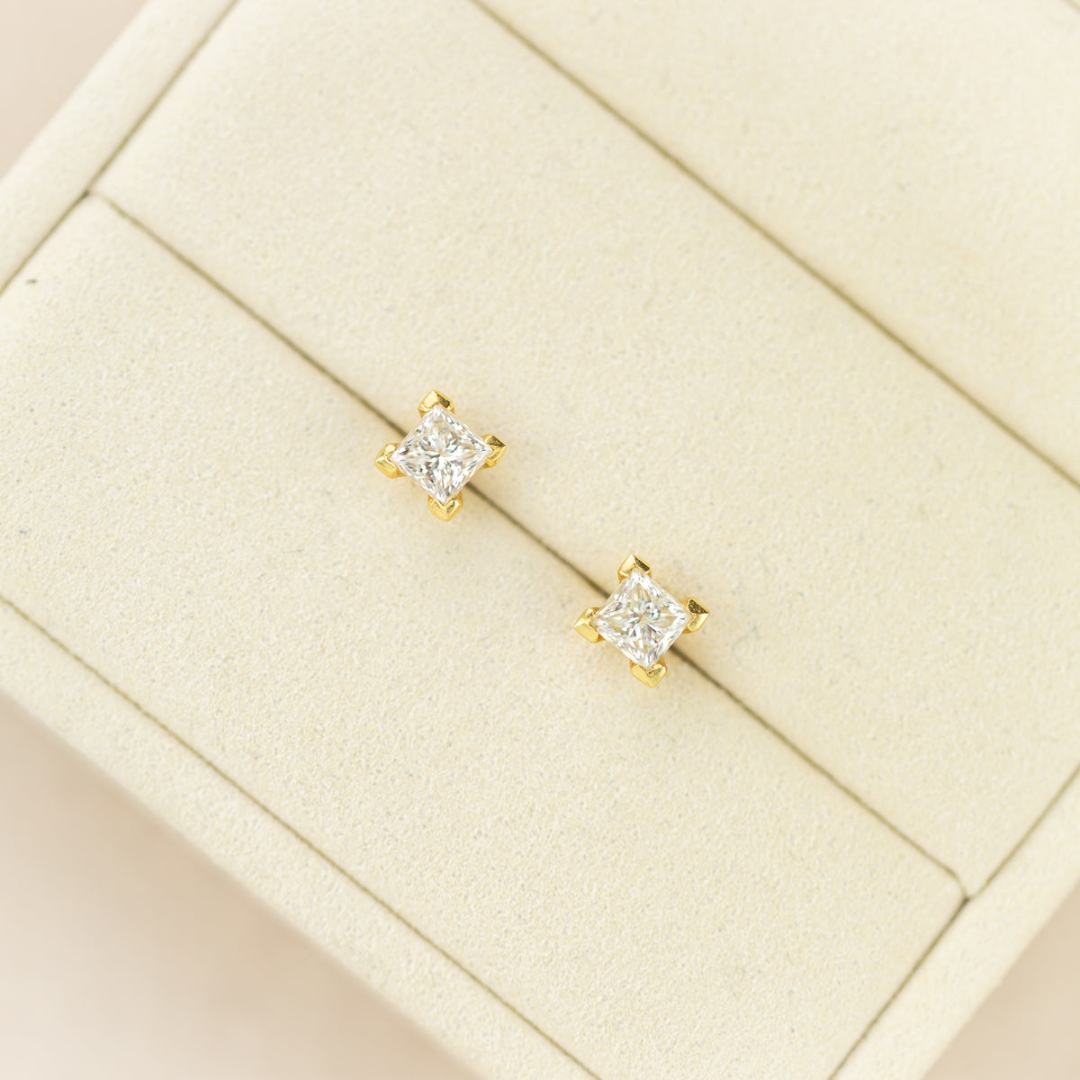 14 Karat Yellow Gold 0.65ct Diamond Bangle