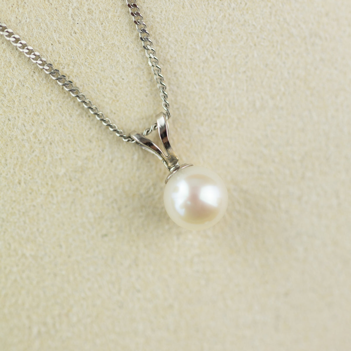 9ct white gold split bale pearl necklace