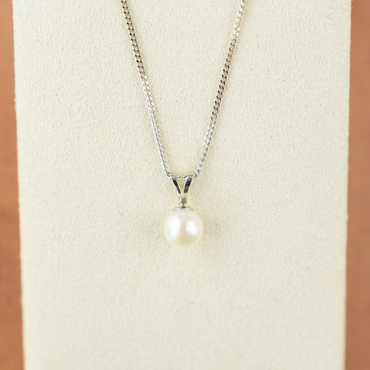 9ct white gold split bale pearl necklace