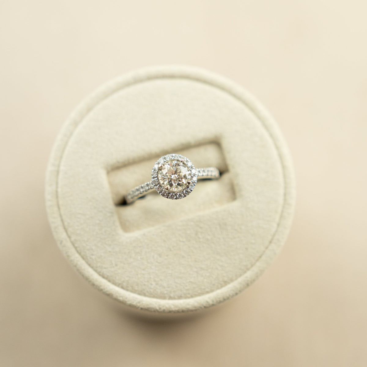 18 Karat White Gold Natural Diamond Round Halo Ring with Diamond Shoulders 0.87ct