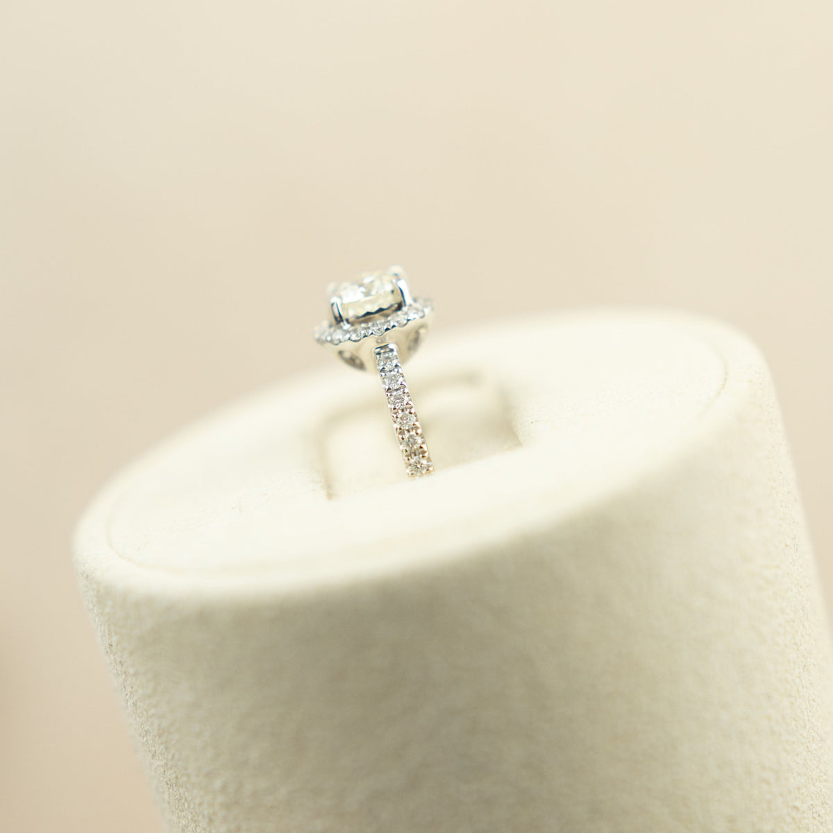 18 Karat White Gold Natural Diamond Round Halo Ring with Diamond Shoulders 0.87ct