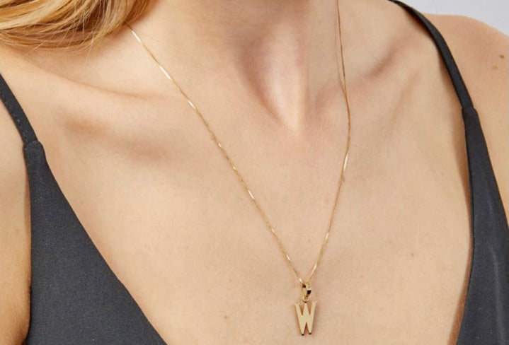 9ct yellow gold initial W necklace