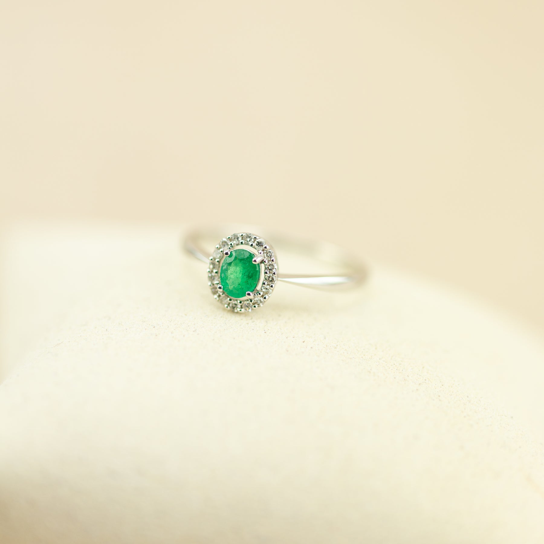9ct white gold emerald and diamond halo ring