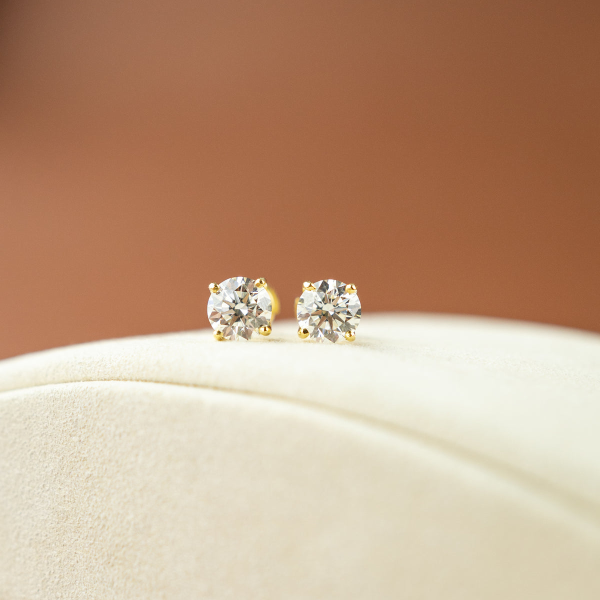 18 Karat Yellow Gold Round Brilliant 4.00ct 4 Claw Stud Earrings