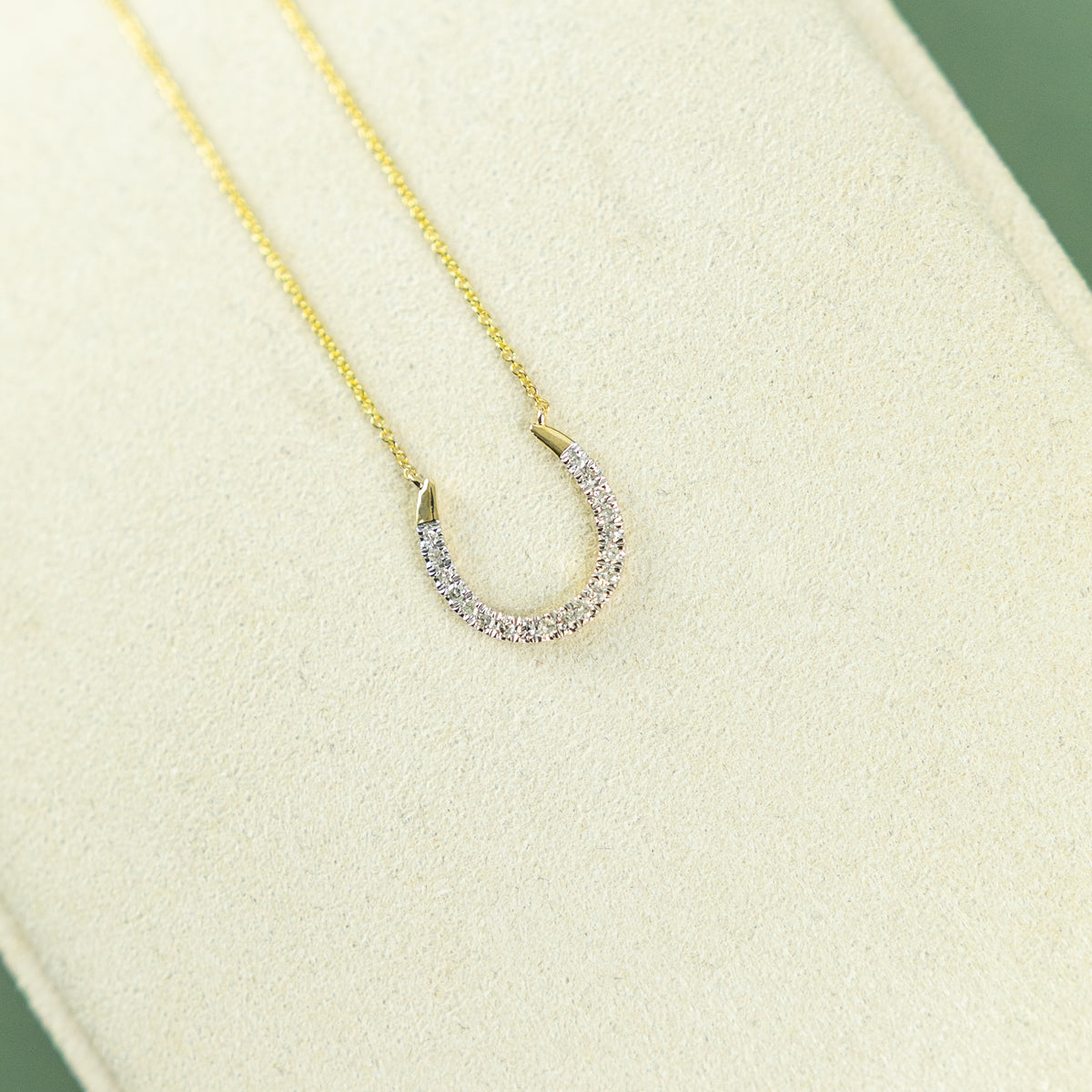 9ct yellow gold diamond set horseshoe necklace