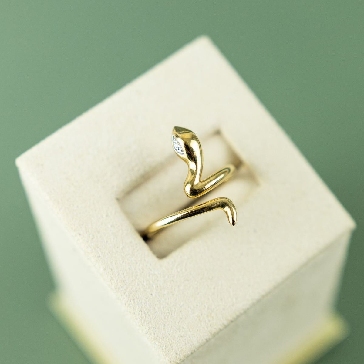 9ct yellow gold torque style snake ring