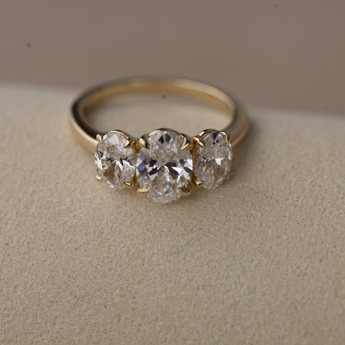 9ct yellow gold graduated 2.25ct oval cut trilogy ring