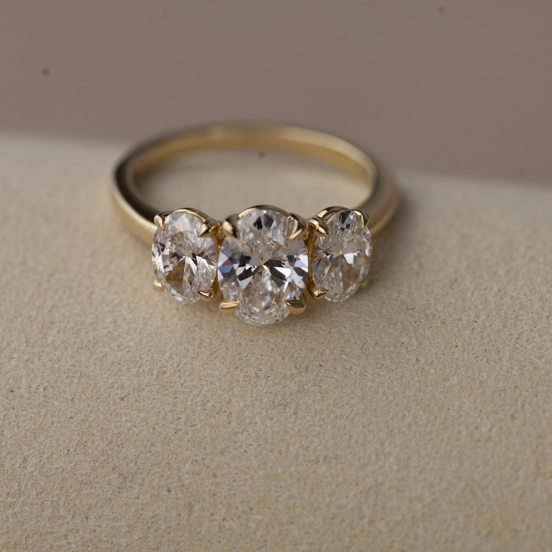 9ct yellow gold graduated 2.25ct oval cut trilogy ring