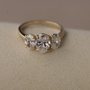 9ct yellow gold graduated 2.25ct oval cut trilogy ring