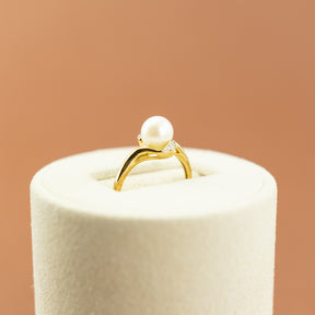 9 Karat Yellow Gold Freshwater Pearl & Diamond Accent Twist Ring at RR Jewellers UK