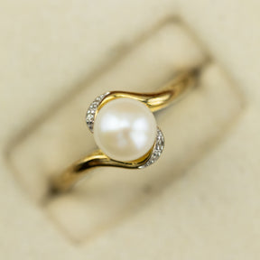 9 Karat Yellow Gold Freshwater Pearl & Diamond Accent Twist Ring at RR Jewellers UK