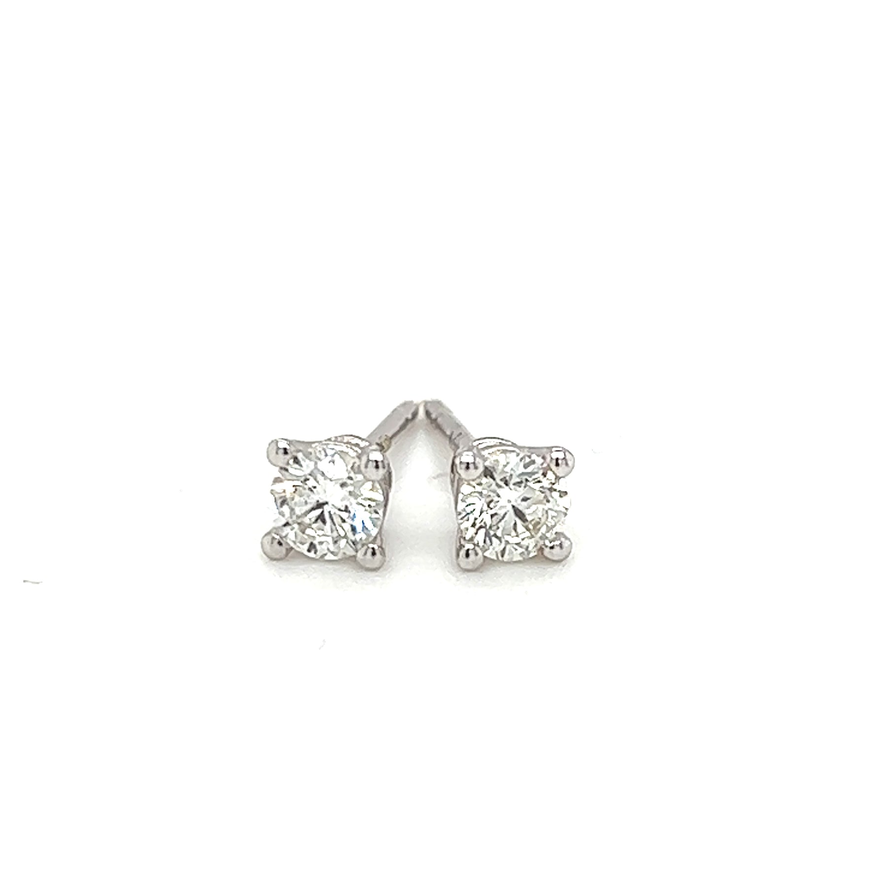 9ct white gold round brilliant 4 claw diamond stud earring 0.30