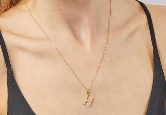 9ct yellow gold initial H necklace