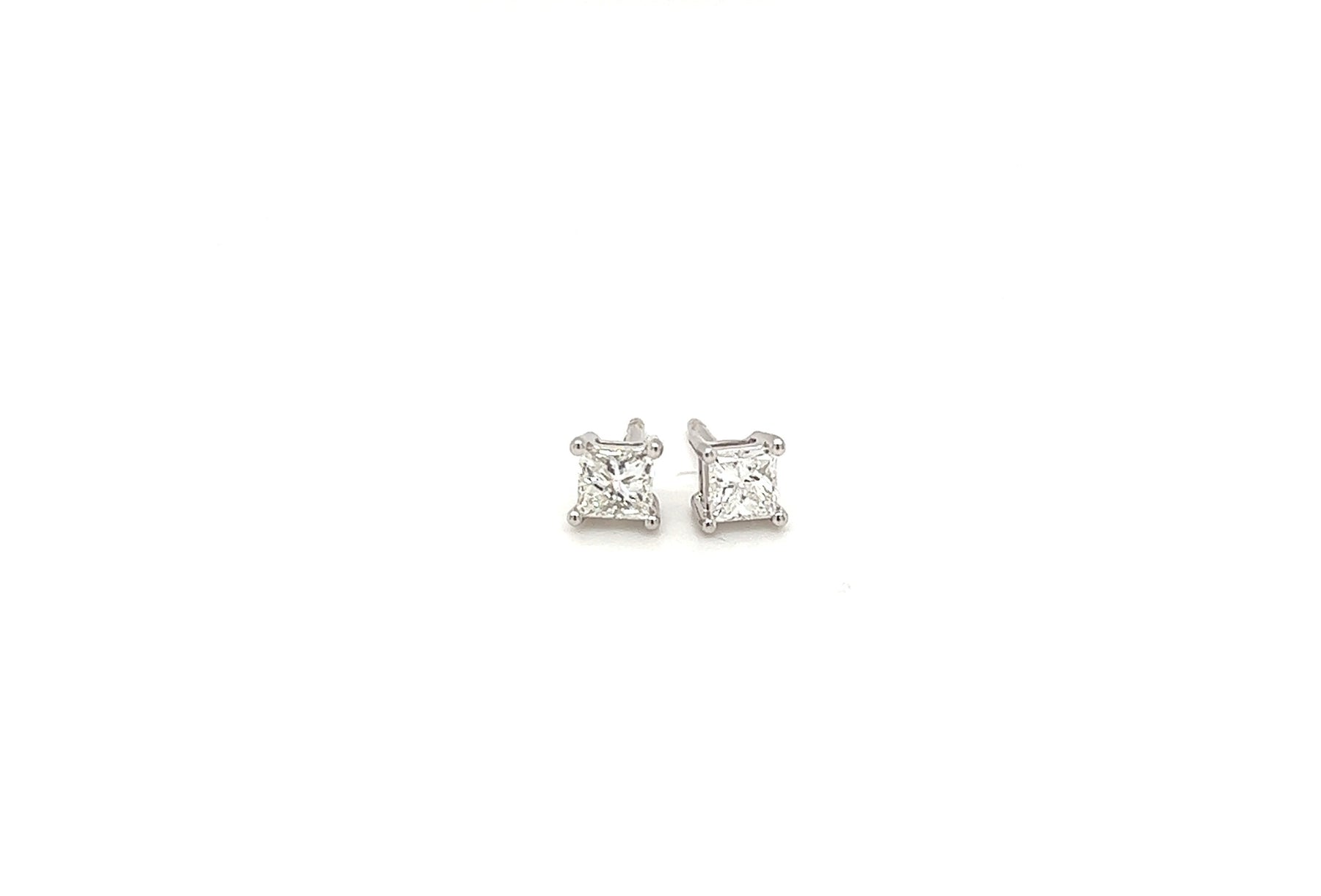 9ct white gold princess cut 4 claw certified diamond stud earrings 0.25