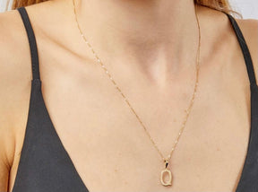 9ct yellow gold initial Q necklace