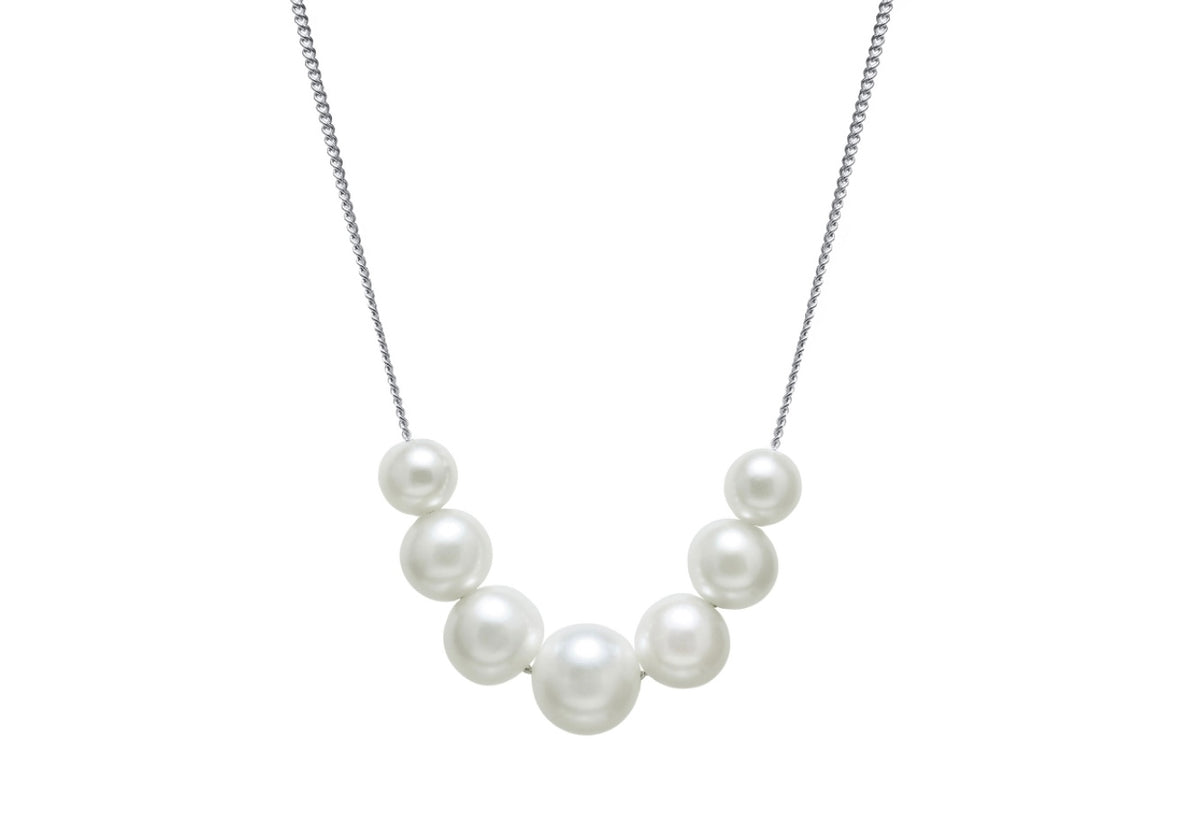 Silver graduated pearl necklace